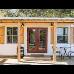 Amazing Charming Tiny House Has Beautiful Tiny House