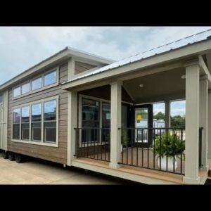 Amazing Charming Seashore Tiny House Was Designed For You