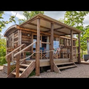 The Coziest Hillside Huts and Cabins Offers Luxuriously Rustic Interiors