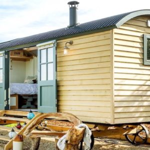 The Nicest South Coombe Shepherds Hut with Gorgeous Hot-tub