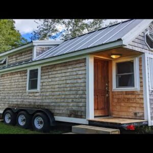 Incredibly Beautiful Tiny House on Wheel Has Cozy Everything