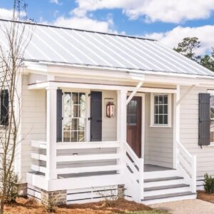 The Most Beautiful Slip Away Cottage in A Charming Lakefront