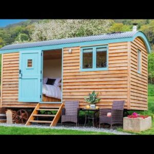 Amazing Cozy Victoria Shepherd’s Hut with a Wood-fired Hot Tub