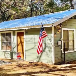 Cozy Comfortable Papa Joe’s Lake Tiny House in Texas