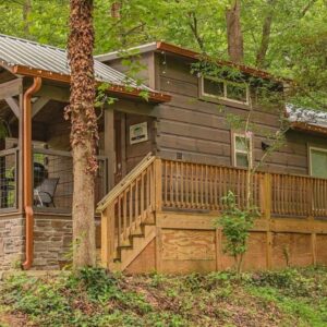 Gabriele Is One Of Delightful Rustic Cabins in Tennessee