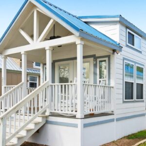 Ultra Modern Eagles Nest Tiny House in Texas