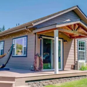 Absolutely Gorgeous Country Cottage in The Heart of Salem