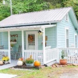 Absolutely Gorgeous Tiny Cottage Has Beautiful Everything