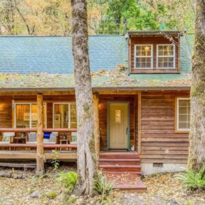 The Most Charming Cabin with Two Lofts, Deck, Fireplace