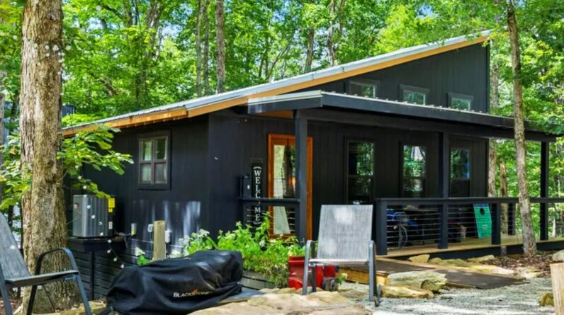 Amazing Charming Nature's Nook Tiny House Living in TN