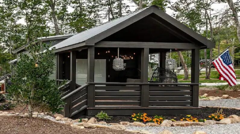 Absolutely Gorgeous Twin Oaks Tiny Home with Amazing Views