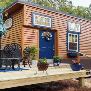 The Coziest Royal Iris Tiny Home atop Lookout Mountain