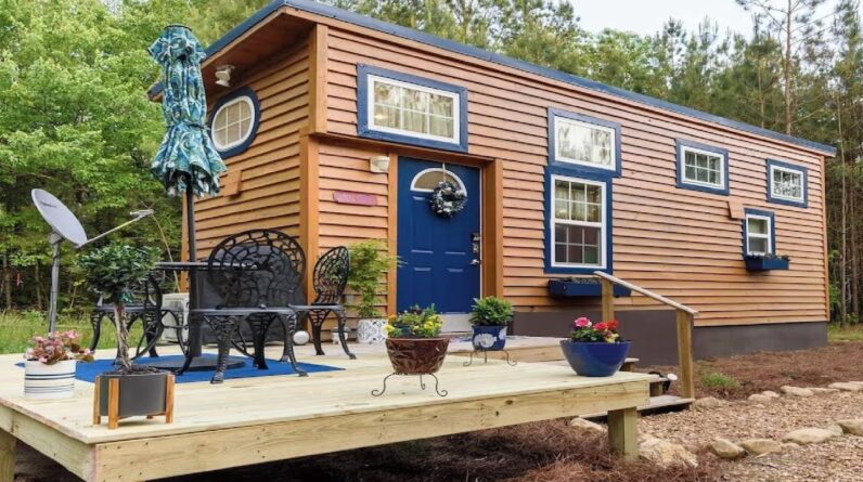 The Coziest Royal Iris Tiny Home atop Lookout Mountain