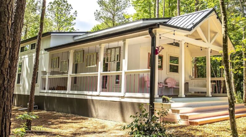 The Most Beautiful Happy Cow Cottage with Mountain Views and A Poo