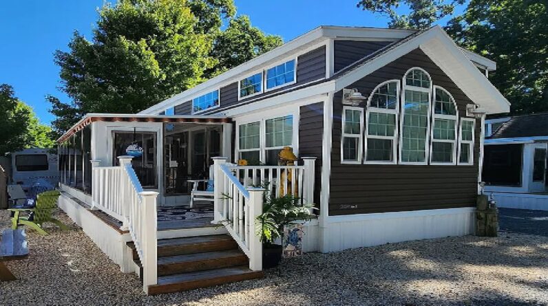 The Most Adorable Beautiful Tiny House Living in CA